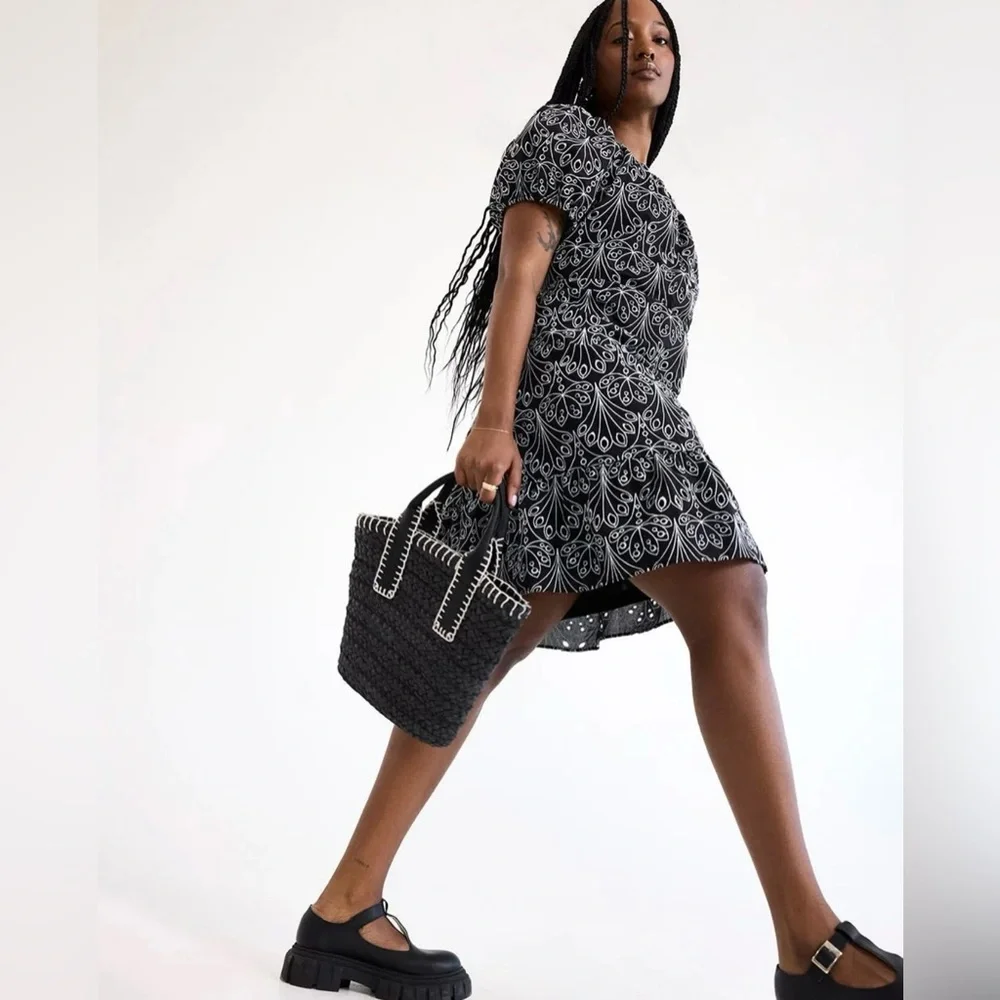 NWT Short-Flutter-Sleeve Eyelet Dress - Picture 2 of 5